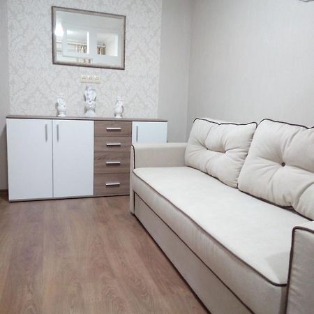 Two-Bedroom Apartment In The Center Khmelʼnytsʼkyy المظهر الخارجي الصورة